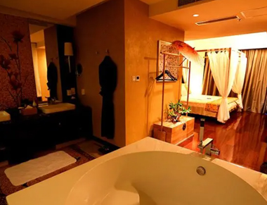 成都青白江养生会所的黄昏恋：当爱情遇上八十岁